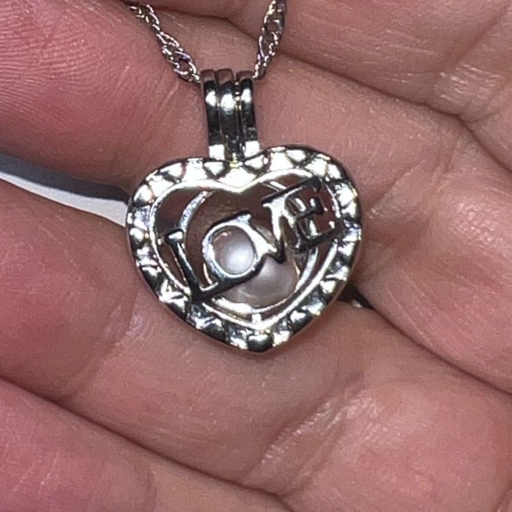 Vintage 18K Gold Plated Wish Oyster Pearl “Love” Heart Necklace - Picture 4 of 9